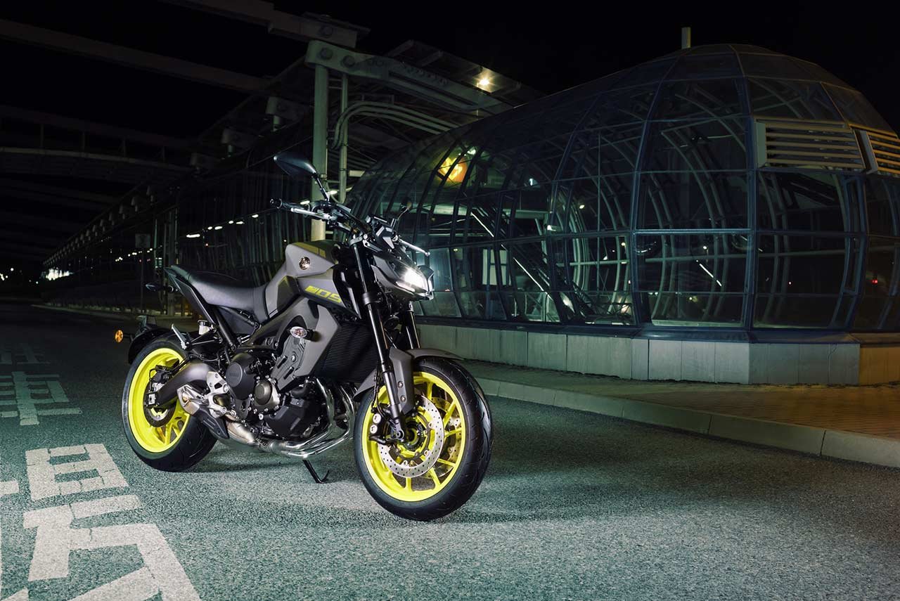 2018 Yamaha MT-09 front right