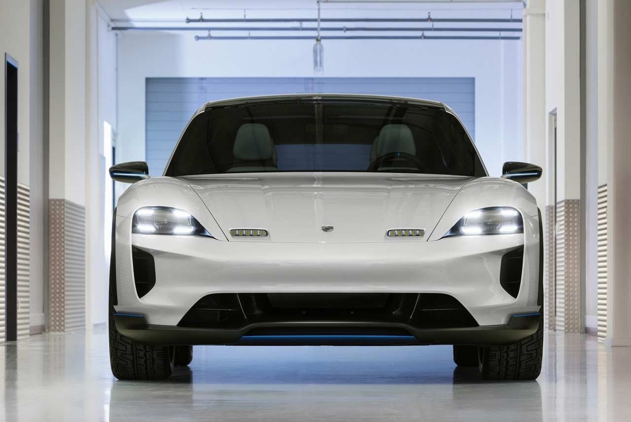Porsche Mission E Cross Turismo Concept Front 2018