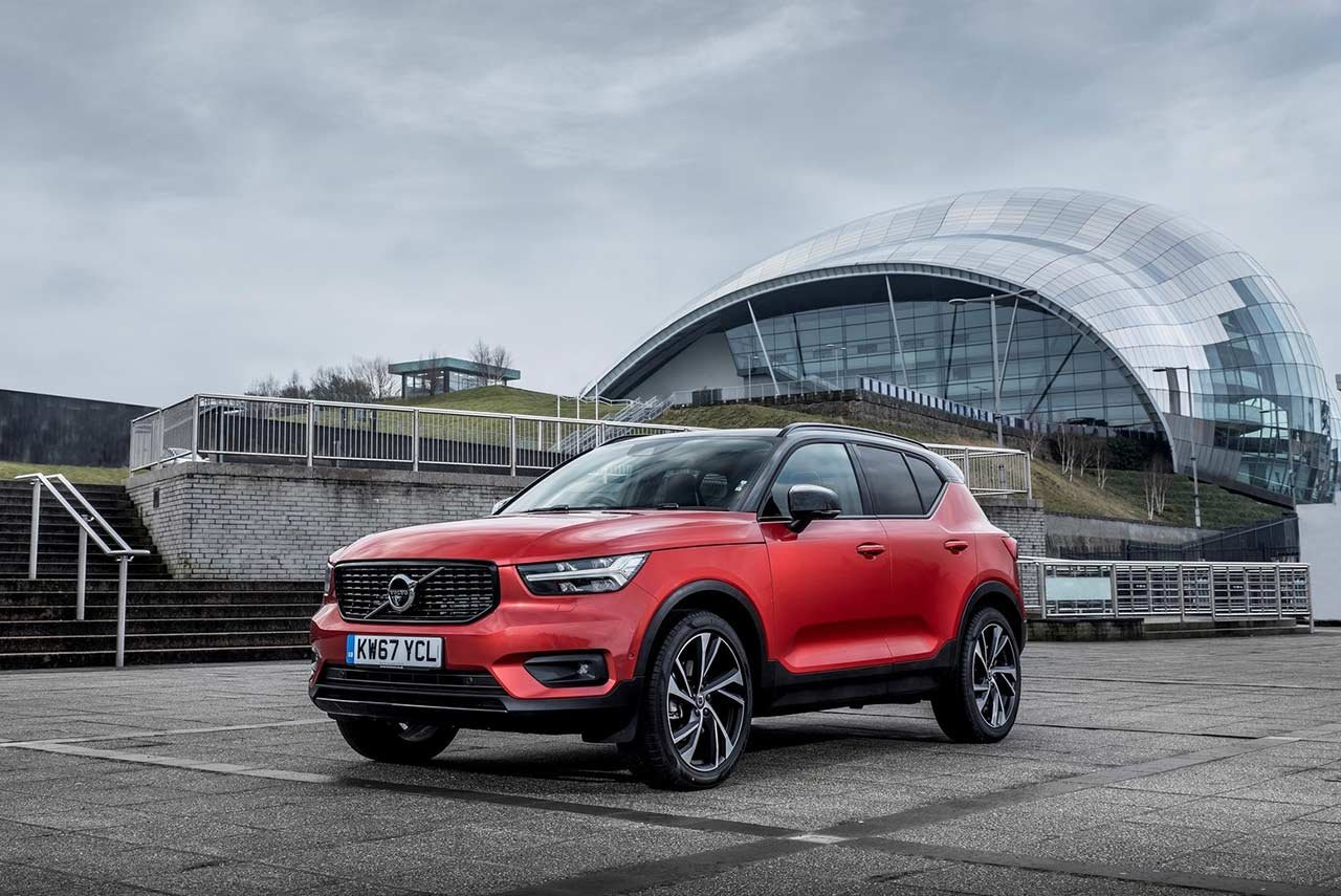 Volvo XC40 Front Quarter 2018