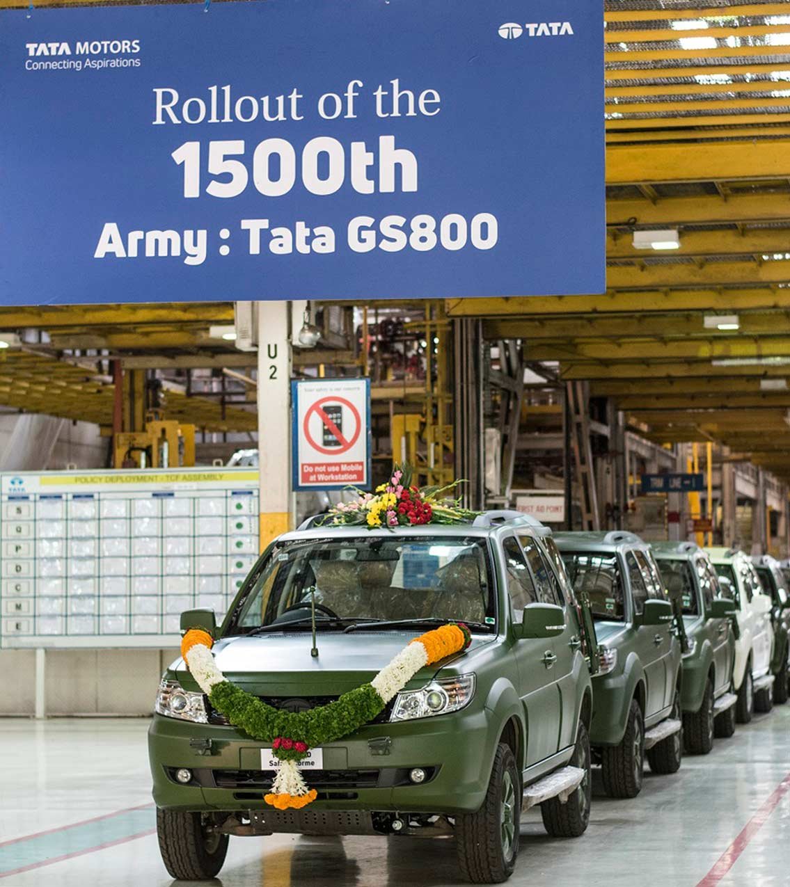 Tata Motors celebrates the roll-out of the 1500th GS800 Safari Storme (3)
