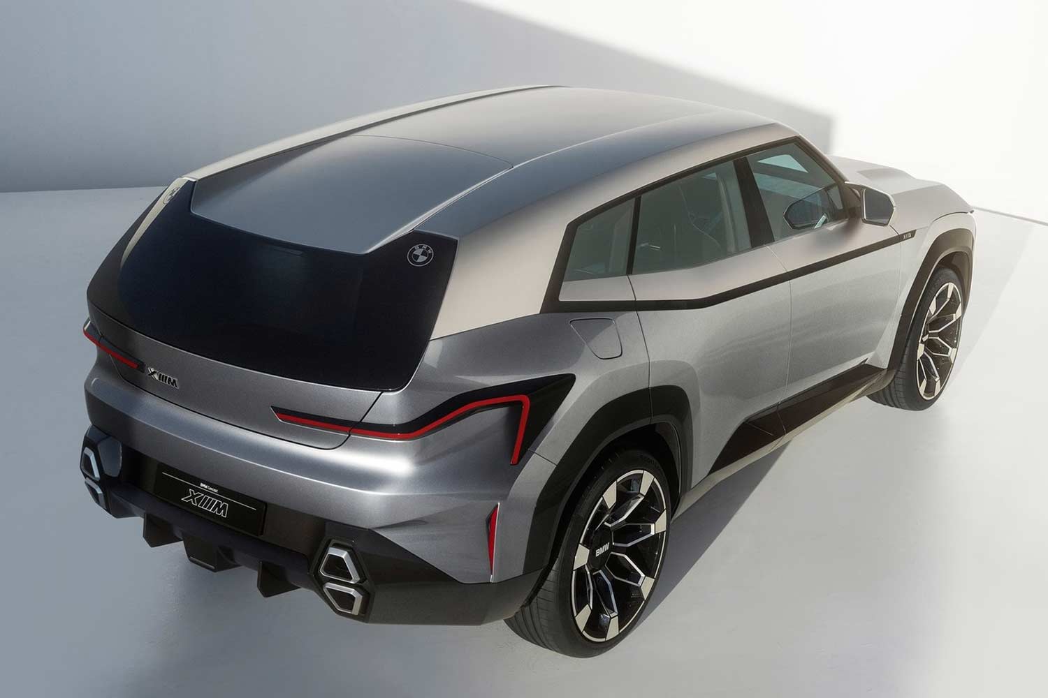 2021 BWM XM Concept SUV Unveiled