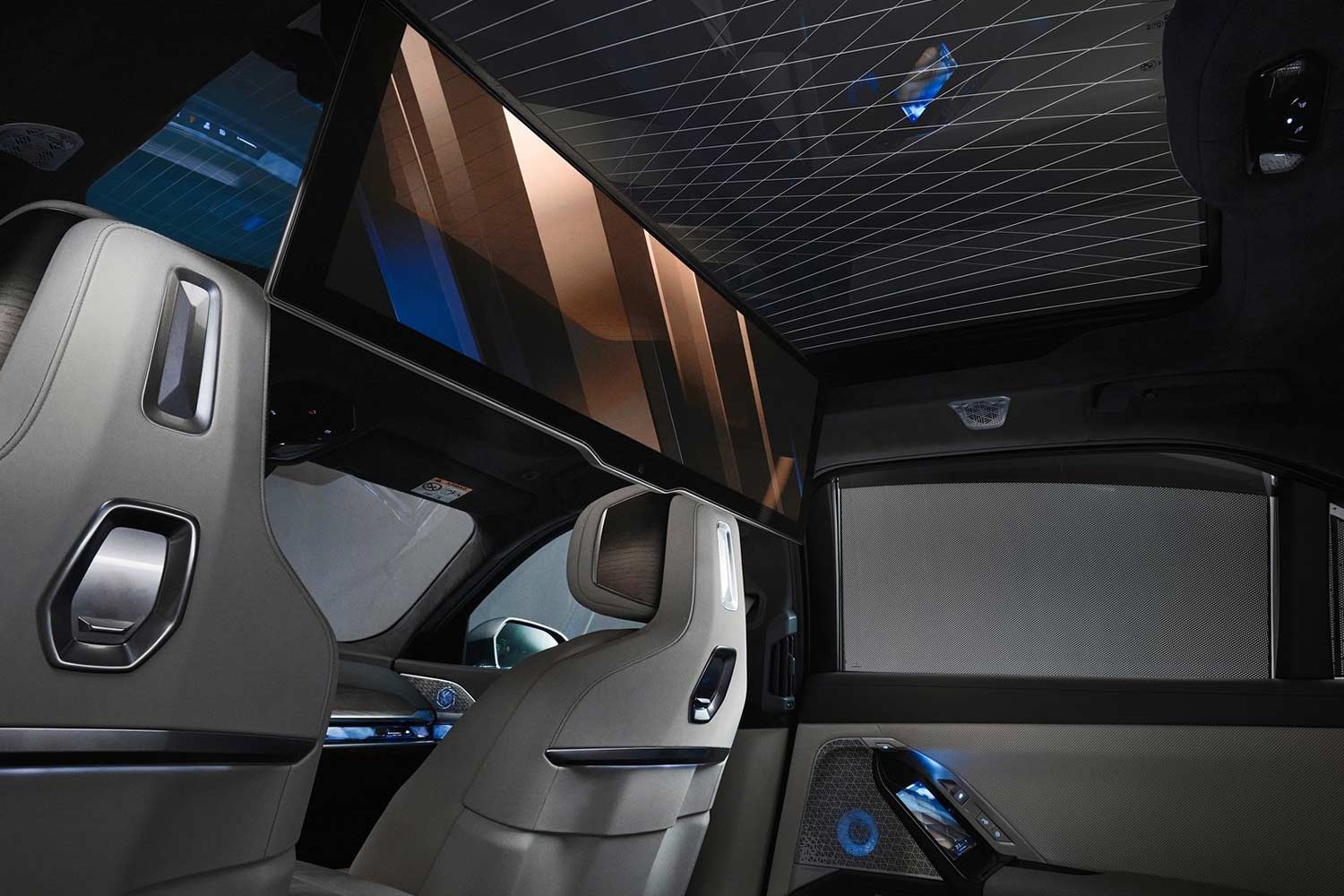 BMW i7 xDrive60 Rear Screen | AUTOBICS