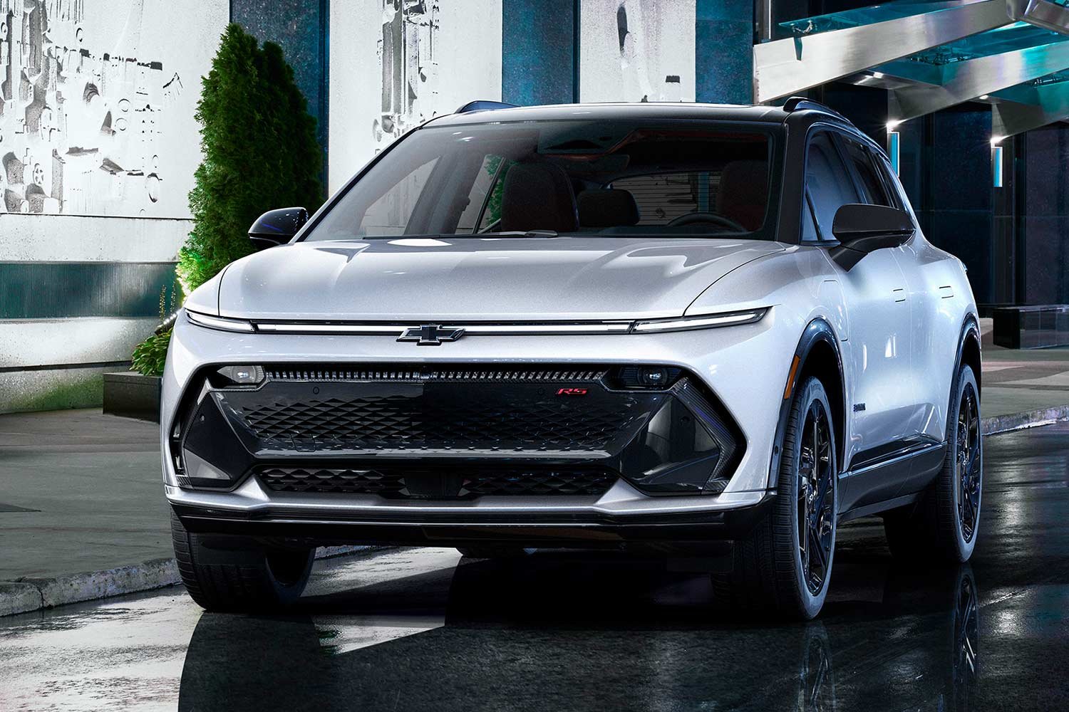 2024 Chevrolet Equinox EV; affordable allelectric compact SUV AUTOBICS