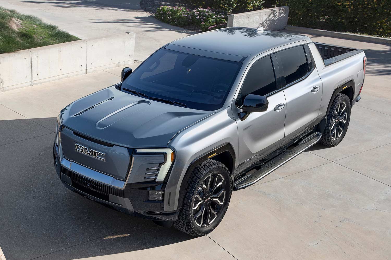 FirstEver 2024 GMC Sierra EV Pickup Truck introduced AUTOBICS