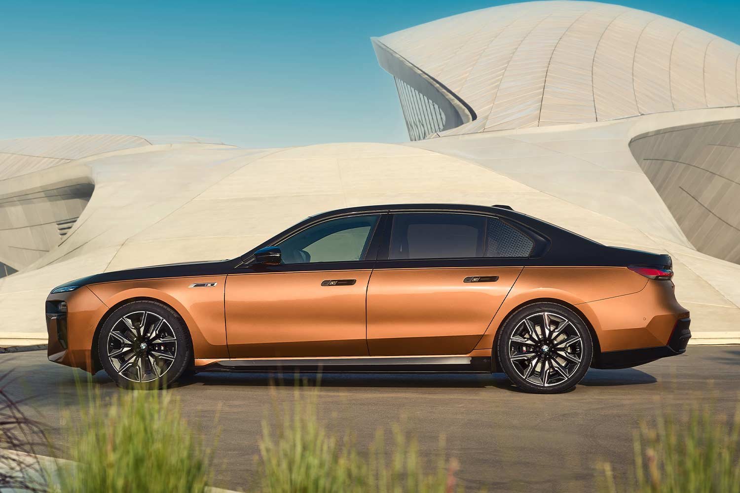 2024 BMW i7 M70 xDrive introduced; most powerful allelectric BMW model