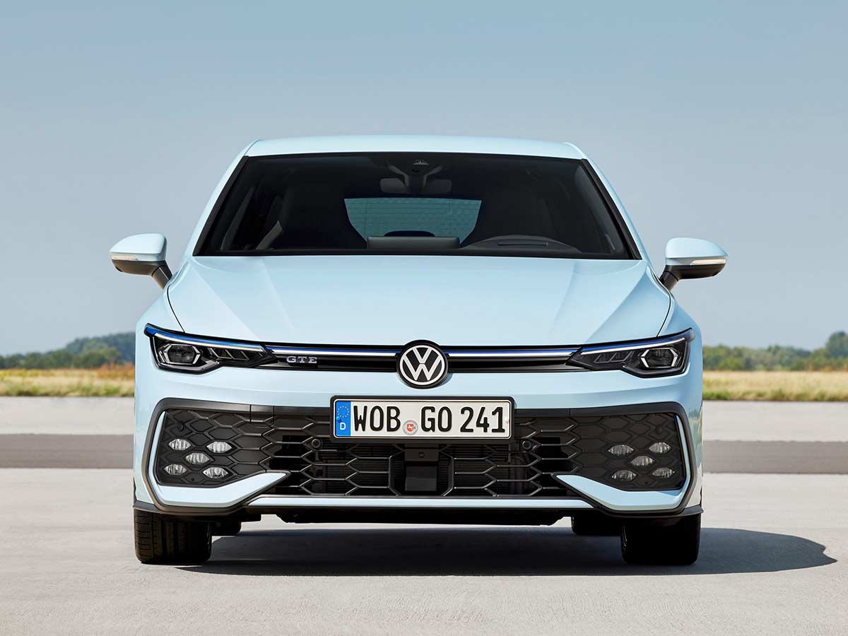 2024 Volkswagn Golf GTE Front AUTOBICS