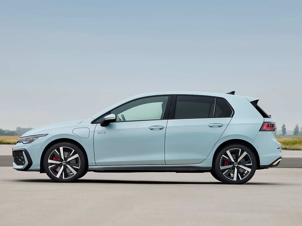 2024 Volkswagn Golf GTE Side AUTOBICS