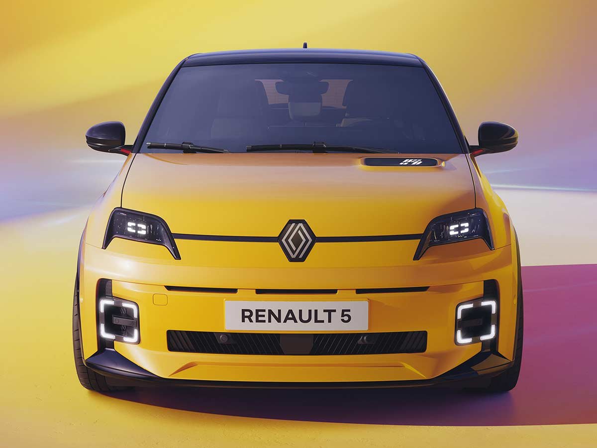 2024 Renault 5 E Tech Electric Front Quarter AUTOBICS