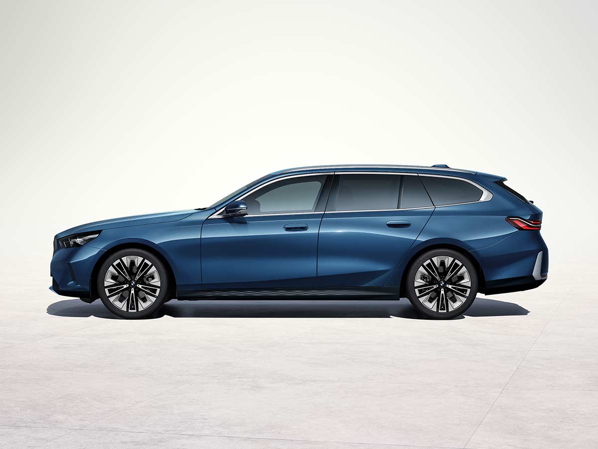 2025 BMW 520d xDrive Touring Side AUTOBICS