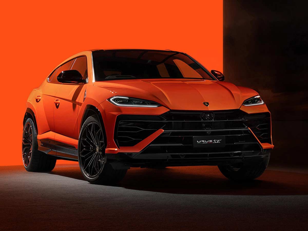 2024 Urus SE hybrid SUV Charging Plug AUTOBICS