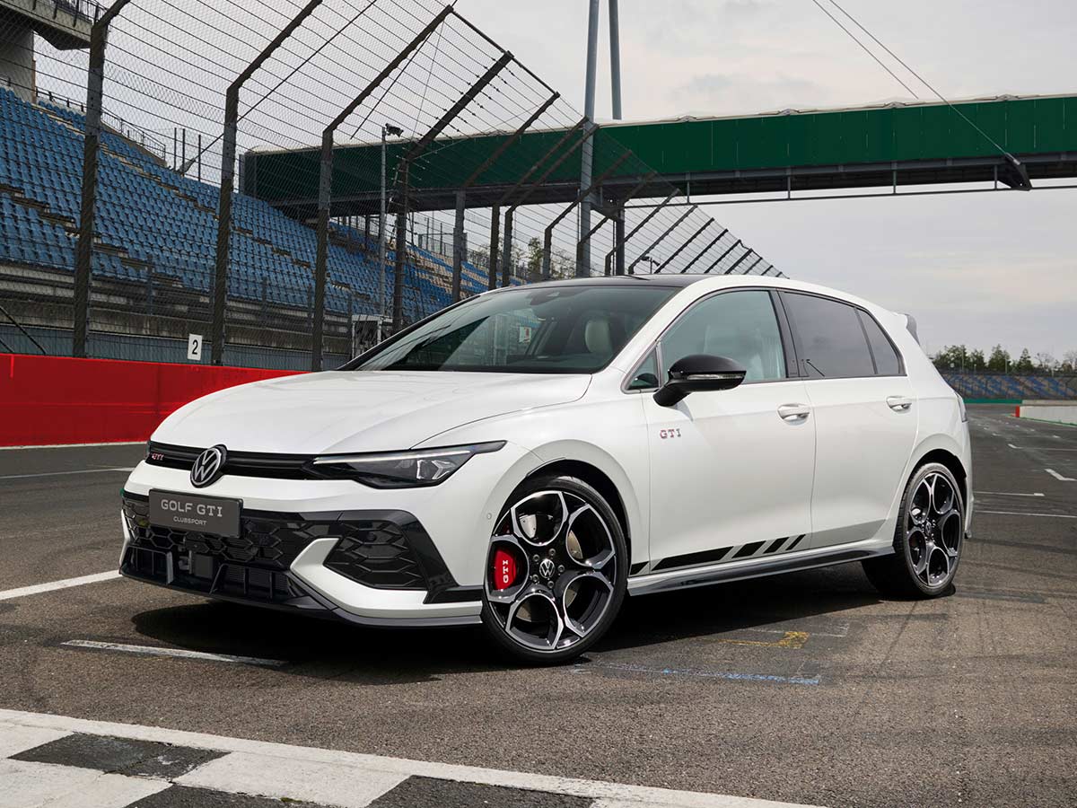 2024 Volkswagen Golf GTI Clubsport Front Quarter View | AUTOBICS